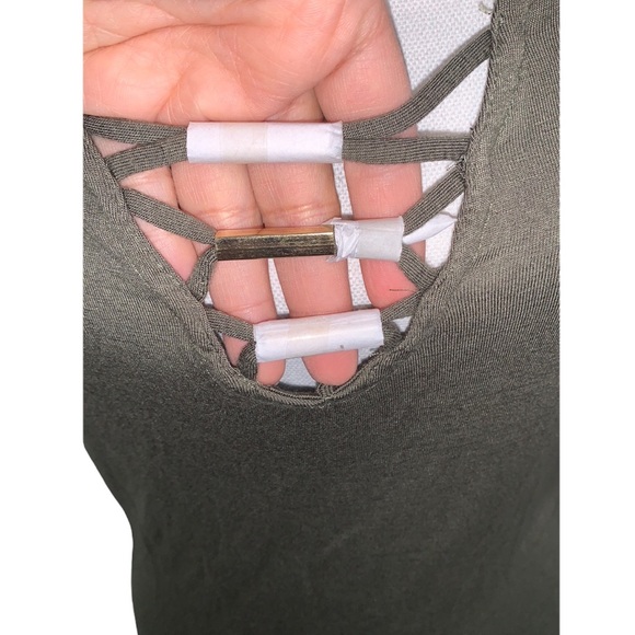 Almost Famous Cutout Top Size XL - Picture 3 of 10